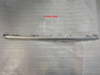 středová lakovaná lišta masky - ORIGINÁLNÍ DÍL